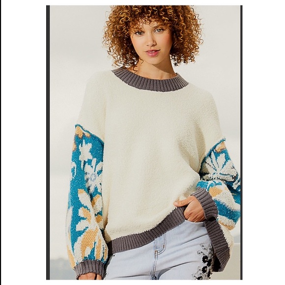 $40 start 57 LAST ONE 🖤Pretty POL Berber fleece outseam detail floral sweater - Picture 2 of 6